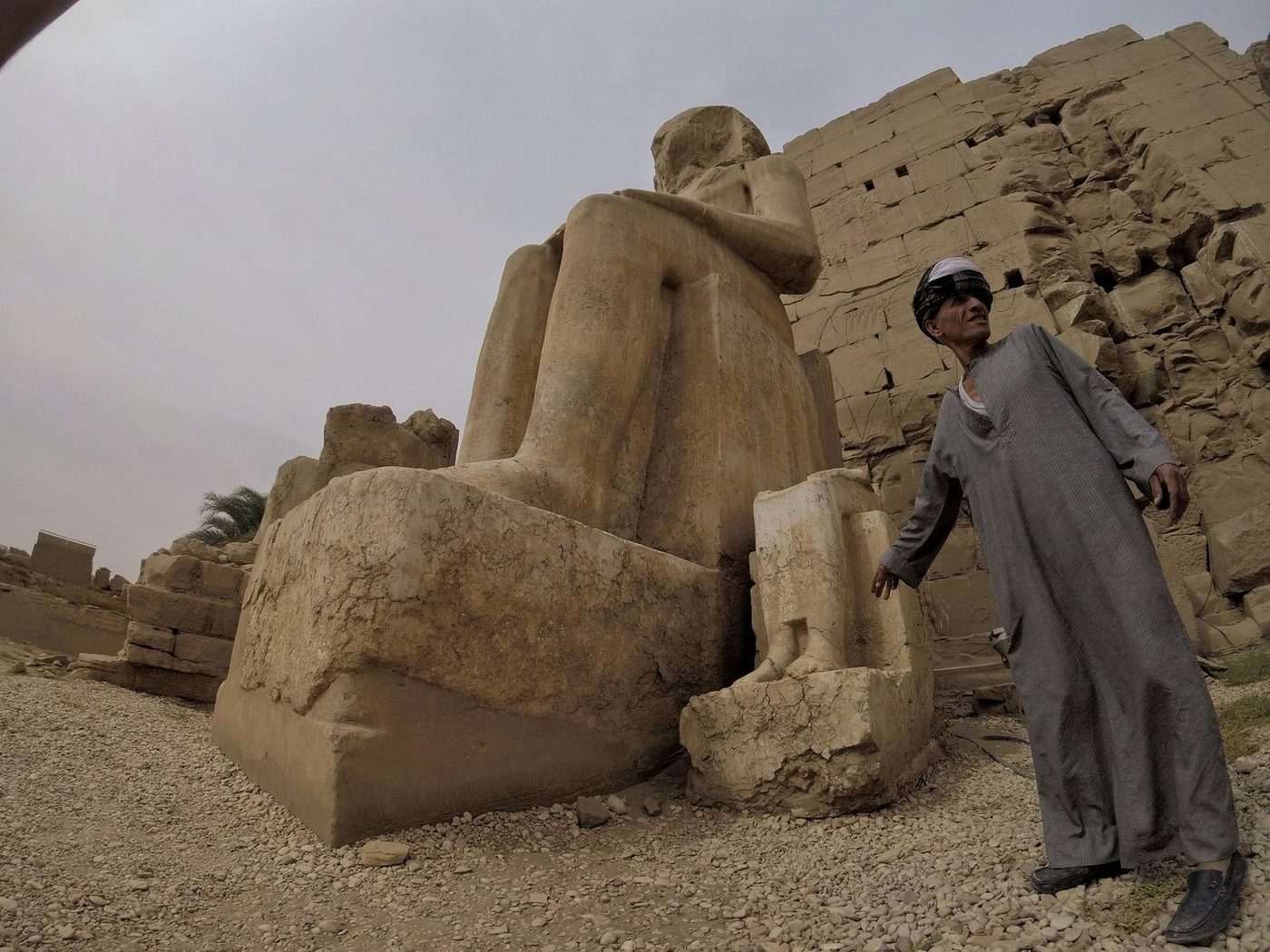 أعمدة بهو الأساطين الكبرى في معبد الكرنك بالأقصر