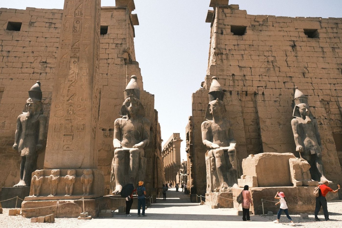 أعمدة بهو الأساطين الكبرى في معبد الكرنك بالأقصر