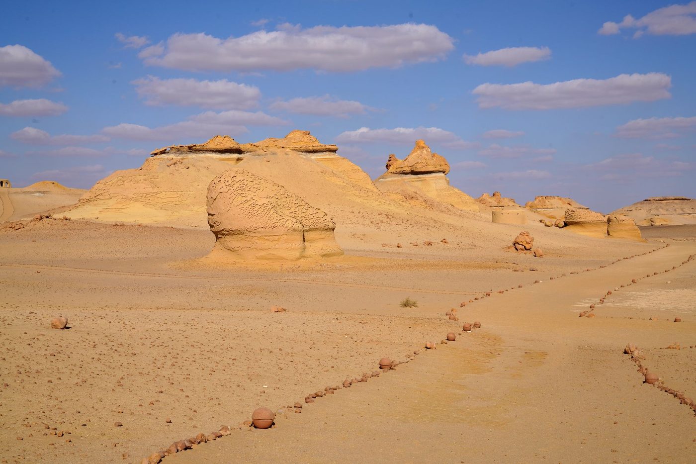 صخور الطباشير البيضاء في محمية الصحراء البيضاء
