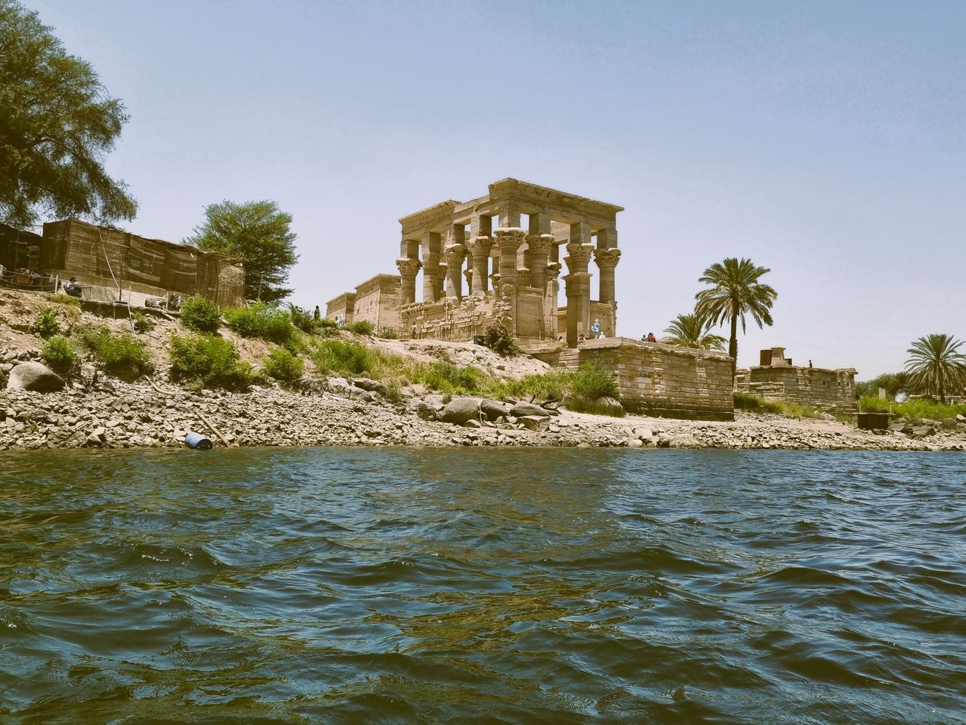 تماثيل رمسيس الثاني الأربعة في واجهة معبد أبو سمبل